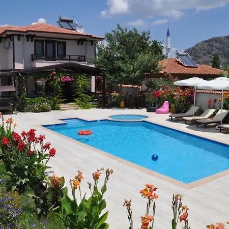 Beautiful 4-Bed Villa Private Pools