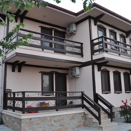 Beautiful 4-Bed Villa Private Pools *